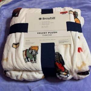 Broyhill Velvet Plush Throw Blanket - Cream with Holiday Dog Pattern
